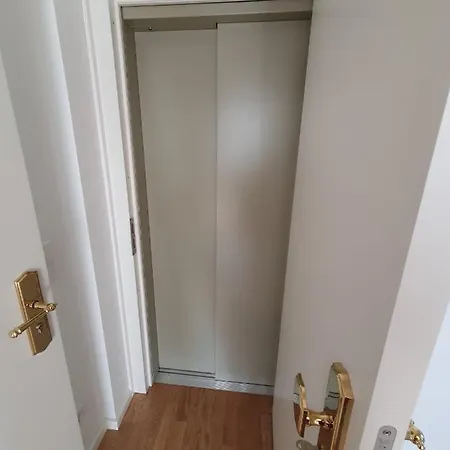 شقة Exklusive Neubau Dachterrassenwohnung Mit Wohnungslift In Vierfamilienvilla