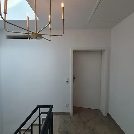 Exklusive Neubau Dachterrassenwohnung Mit Wohnungslift In Vierfamilienvilla Apartamento *