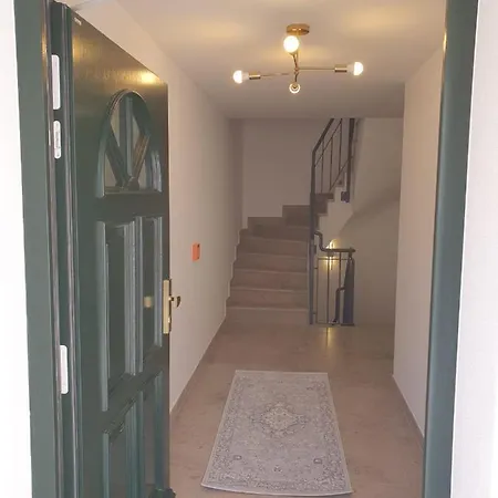 Exklusive Neubau Dachterrassenwohnung Mit Wohnungslift In Vierfamilienvilla Münih