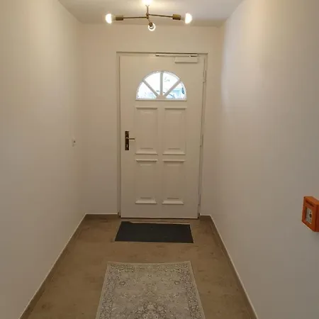Exklusive Neubau Dachterrassenwohnung Mit Wohnungslift In Vierfamilienvilla * Münih