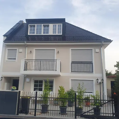 Daire Exklusive Neubau Dachterrassenwohnung Mit Wohnungslift In Vierfamilienvilla *